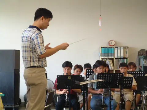 指揮帶領合奏