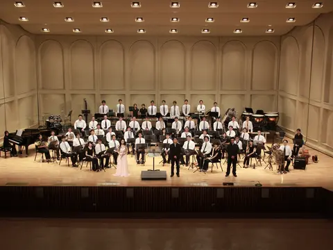 第29屆聯合音樂會全團於嘉義市政府文化局音樂廳舞台合影